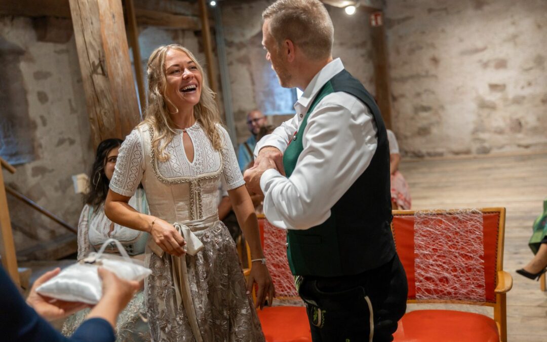 Eine Dirndl-Hochzeit, Michi und Lisa im Steinhaus von Weil der Stadt – Merklingen