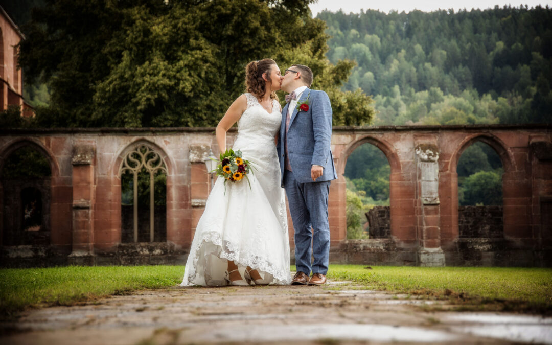 Eine Hochzeit mit Taufe in Althengstett-Neuhengstett – mit Brautpaarshooting an Kloster Hirsau und Feier in der Dorfscheune Bieselsberg