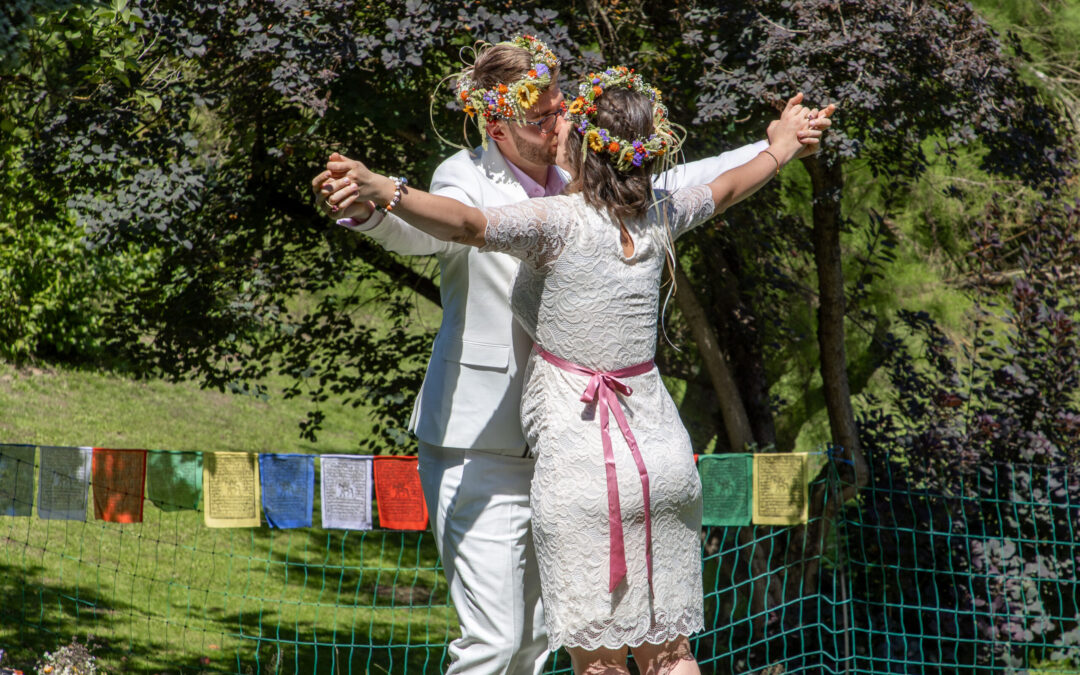 Eine standesamtliche Hochzeit und eine schamanische Hochzeit im Café Plaetschwiesle Nuertingen
